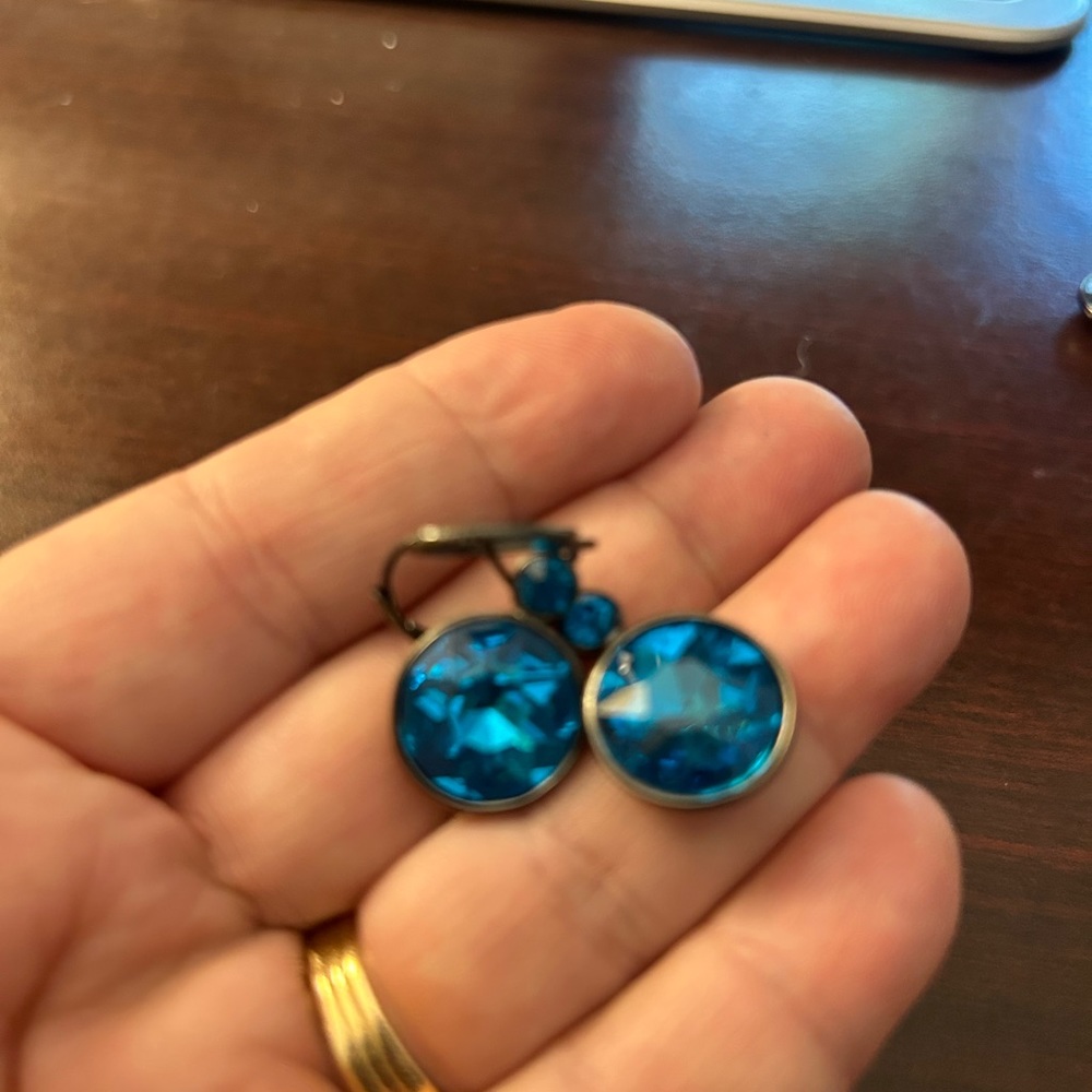 Blue Safire looking drop earrings